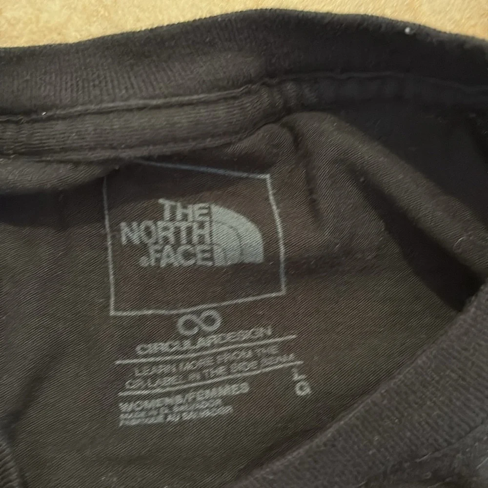 The North Face Black Crew T-Shirt with White Logo - Picture 3 of 3